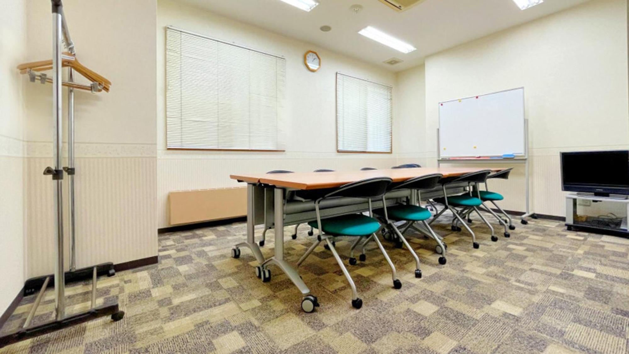 Toyoko Yokohama Shinkoyasu Ekimae 3*